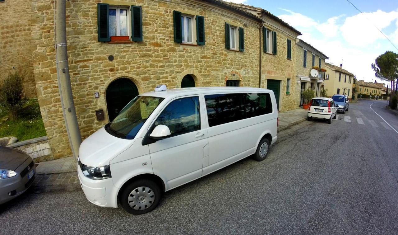 Il Gatto Sulla Finestra Hotel เยซี ภายนอก รูปภาพ